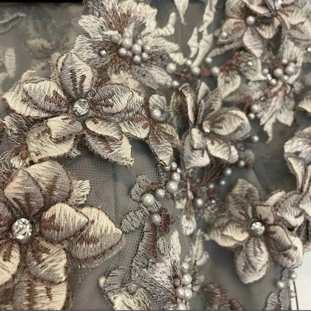 La Femme Embroidered BEADED Lace EVENING Bridal Floral Gown Dress Size 4 Gray